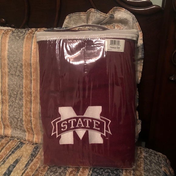 Logo Athletic Other - MSU FLEECE THROW BLANKET